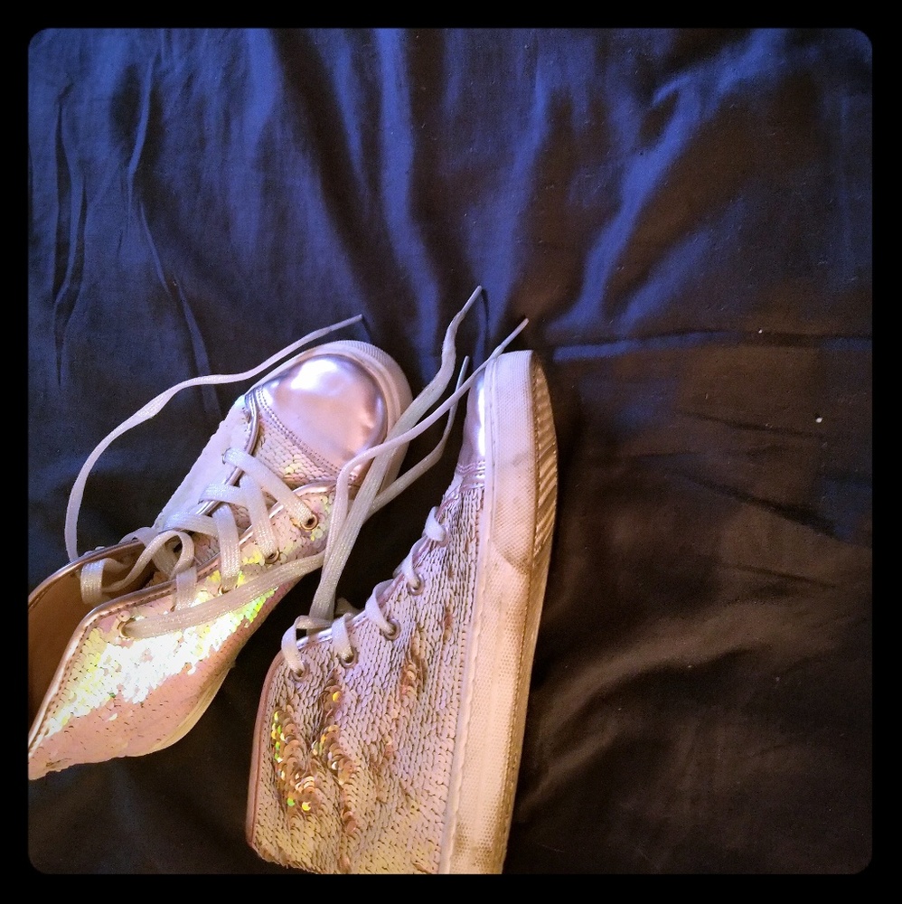 Girl's sneakers
